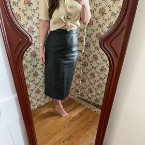 1970’s Georgetown leather skirt reads size 8. Fits like a 5.